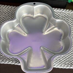 Wilton Silver Shamrock Bakeware Pan